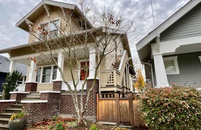 Photo of SEA T 1106 N 49th - Upper