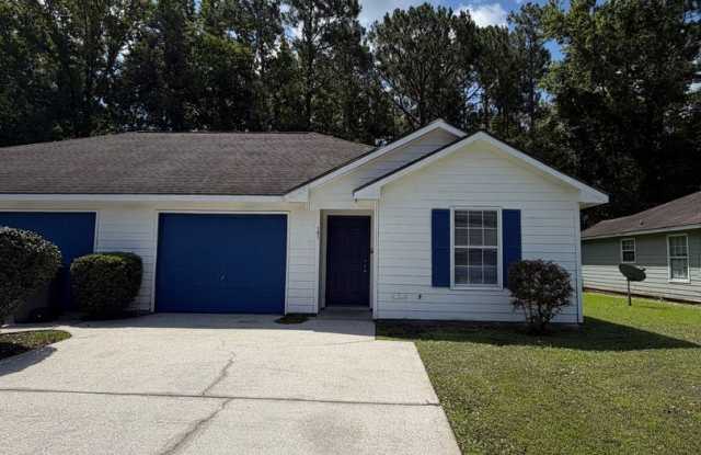 W. 101 Talbot Ct