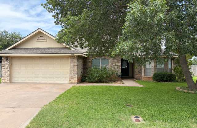 3/2/2 REMODELED BATHROOMS!  Beautiful!
