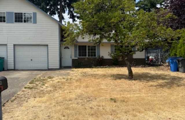 Spacious 4-Bedroom Duplex Near Westfield Mall