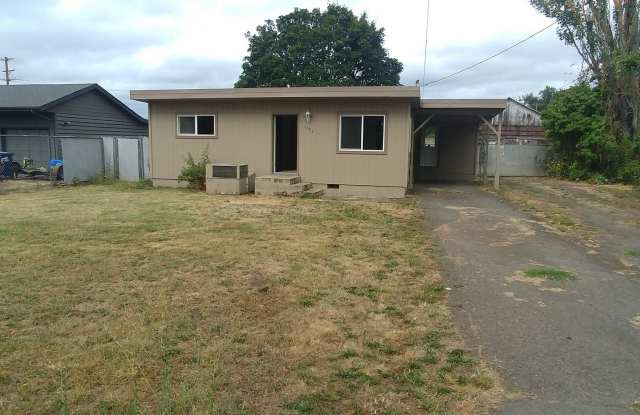 1192 N 30th St - 1192 30th St, Springfield, OR 97478