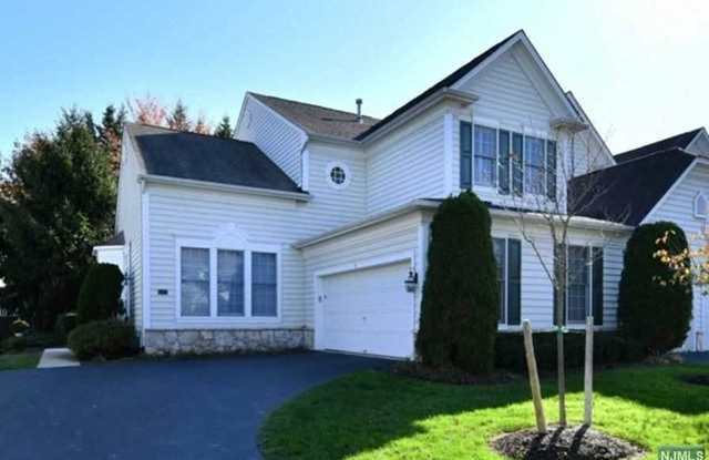 8 Thistle Drive - 8 Thistle Drive, Paramus, NJ 07652