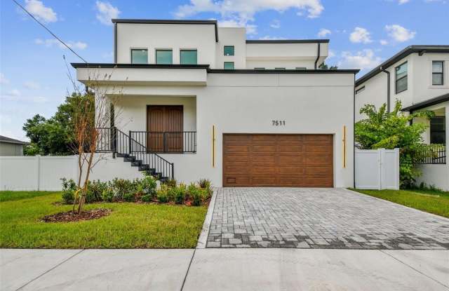 7511 S SWOOPE STREET