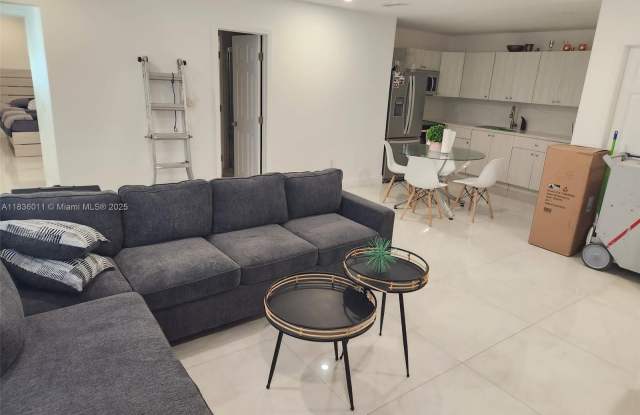 Photo of 2165 SW 47th St