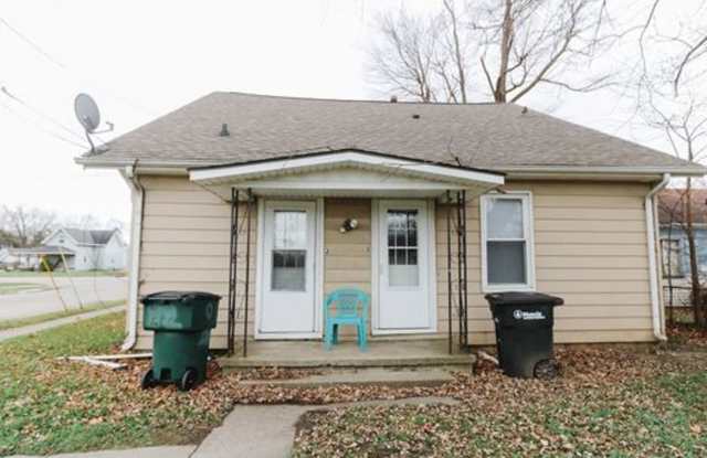 Photo of 2418 E Memorial Dr