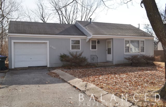 2416 SW Moundview Dr - 2416 Southwest Moundview Drive, Topeka, KS 66614