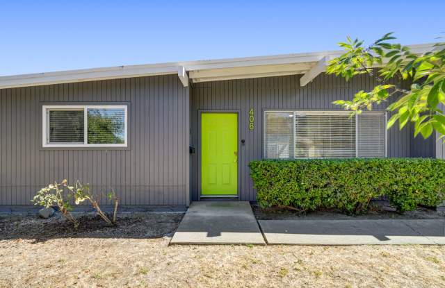 Halfplex in Central Davis