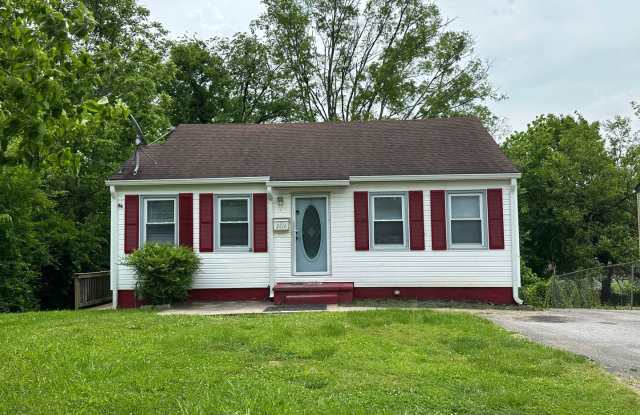 Photo of HALF OFF 2ND MONTH RENT IF MOVE IN END OF DECEMBER! Charming 2 bedroom, 1 bathroom home located in the heart of East Knoxville.