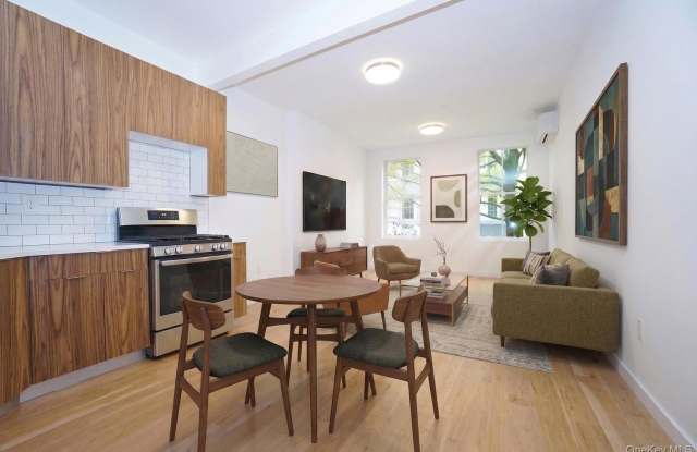 111 S 4TH Street