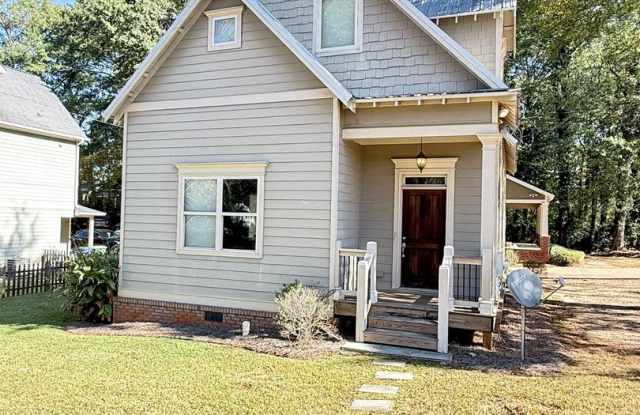 Cottage Near Greenway Available for Pre-Lease