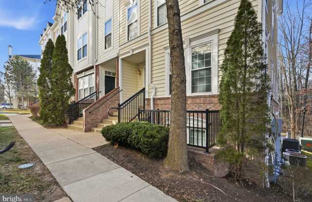 11598 CAVALIER LANDING Court unit: 704A