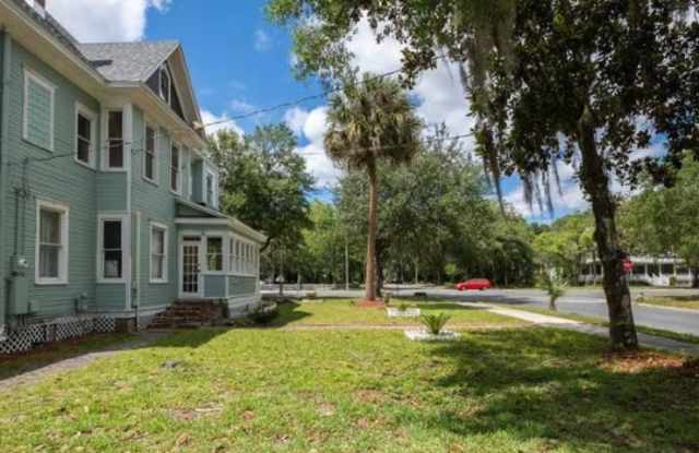 735 East University Avenue Unit 1