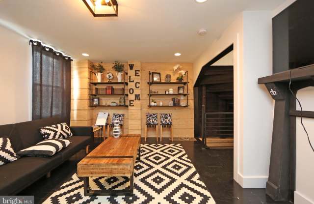 1111 EARL STREET