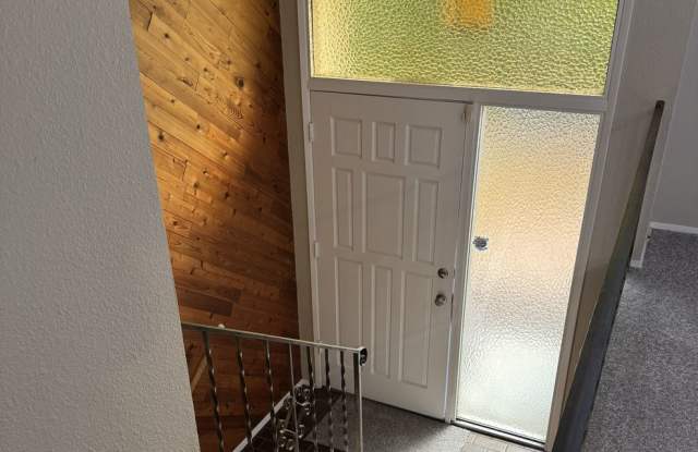 **PENDING**Beautiful 5 Bed 2  3/4 Bath home in Tacoma