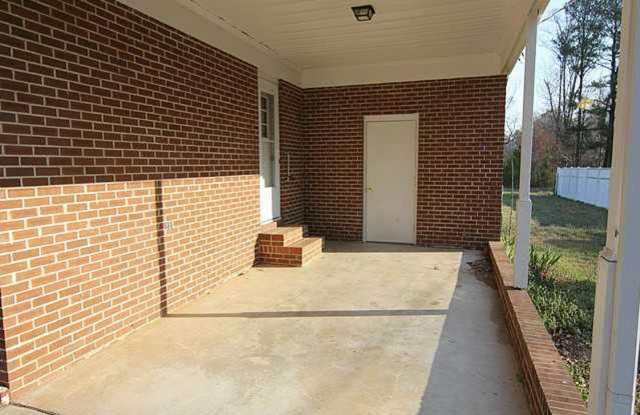 Photo of Outdoor Living Dream: Ranch-style home with Deck  Yard