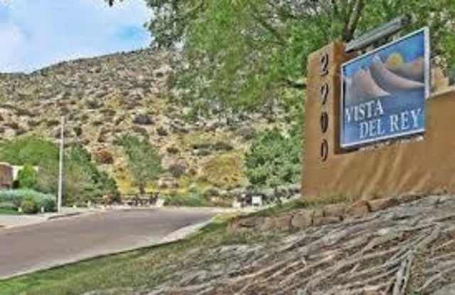 FOOTHILLS 3 Bedroom 2.5 Bath with garage TOWNHOUSE LOCATION!!