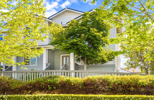 Kirkland Rose Hill - 2 Bedroom Plus Office  Bonus Room  Garage