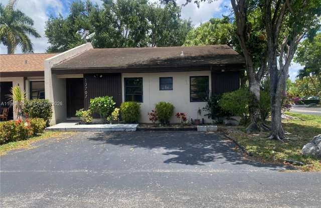 13707 SW 51st Ter