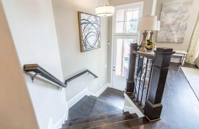 1922 Townsend Court NE