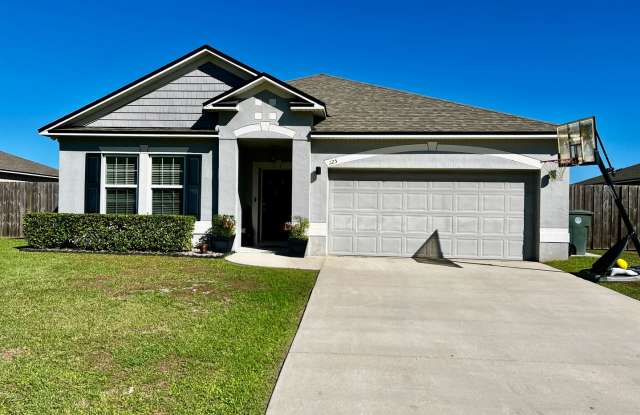 3/2 with fenced in yard !