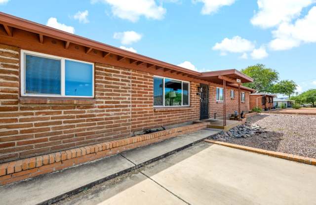 PRELEASE August 2026! Spacious 4-Bedroom Home Near UA  Banner Health!