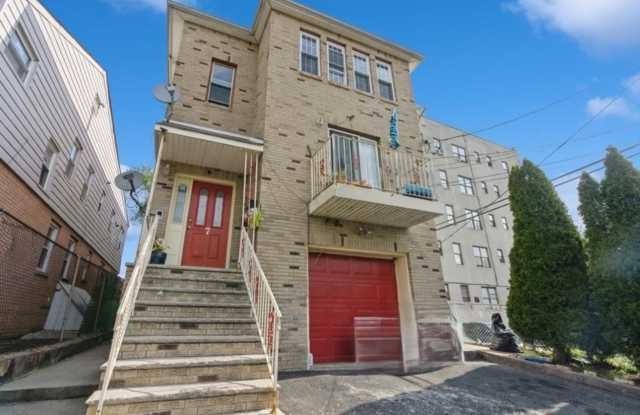 7 HALLECK ST - 7 Halleck Street, Newark, NJ 07104