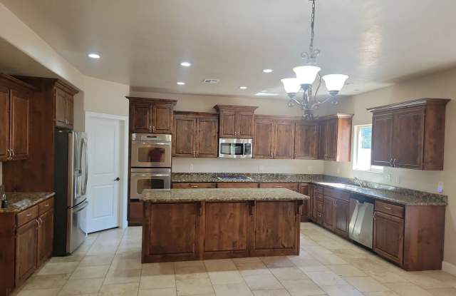 Gorgeous 6 Bedroom Home in Washington!