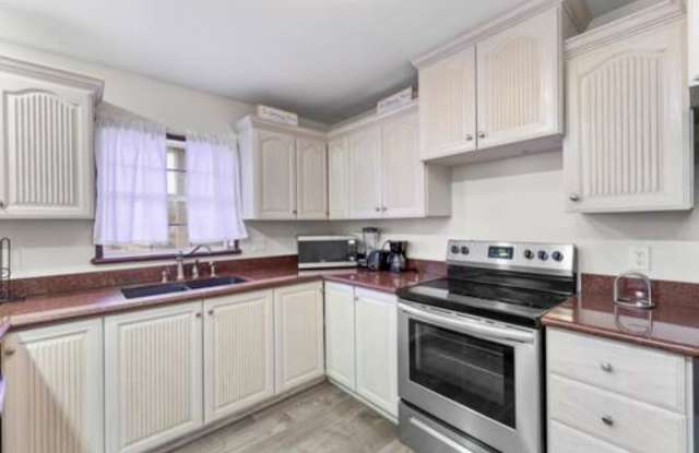 Photo of 102 West Corral Street