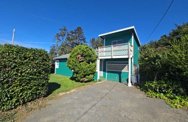 2BD/1BA Pine Hill home on quiet road!