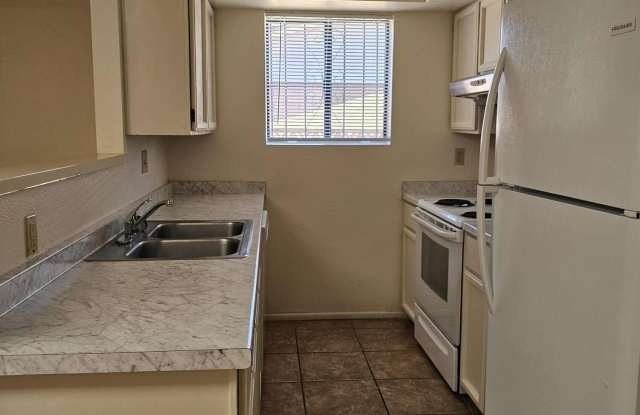 4939 E Evergreen Drive