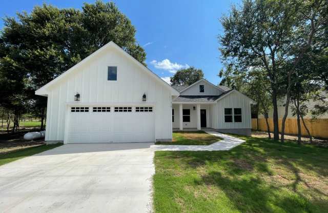 Photo of 319 Lamaloa Ln, Bastrop, Texas 78602