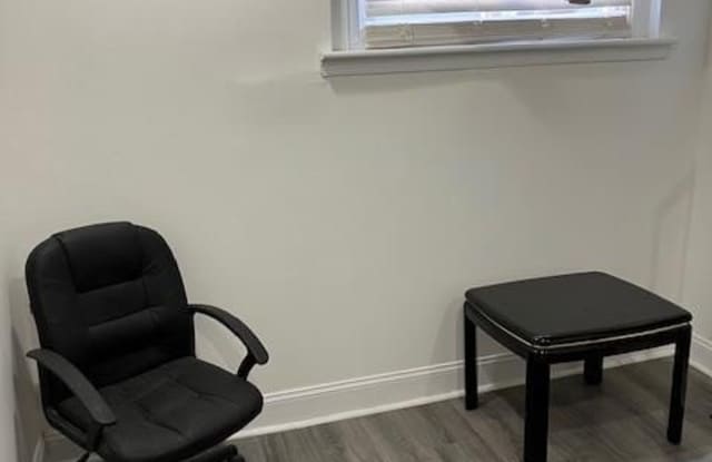 1517 SYNDENHAM STREET S unit: B