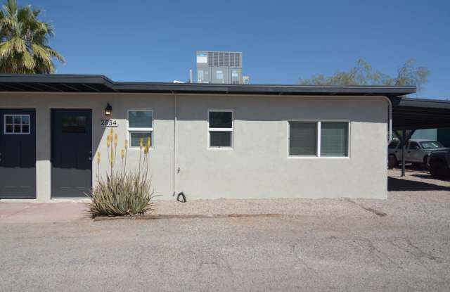 Remodeled 2 Bedroom 1 Bath Duplex! Great Central Tucson Location!