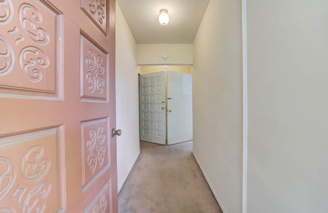 604 South Flood Avenue - 604
