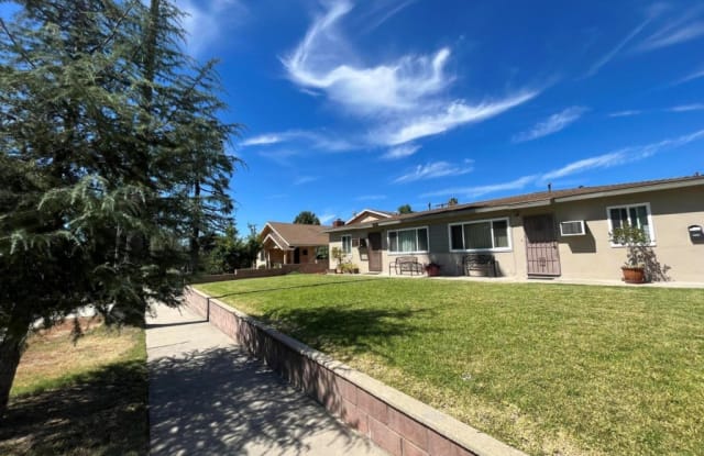 1735 N Allen Avenue - 1735 Allen Avenue, Altadena, CA 91104