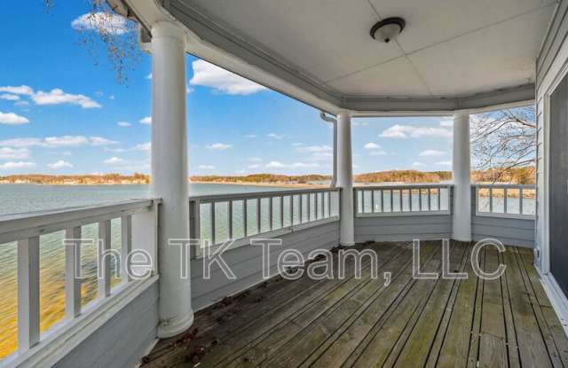 Photo of 372 Northwest Drive - 1