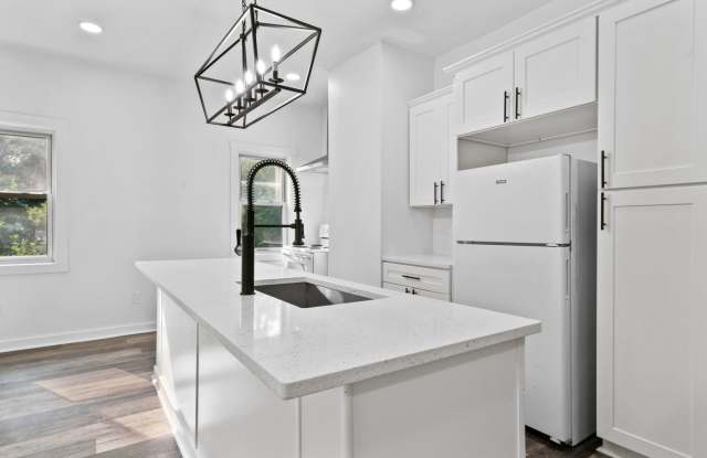 Furnished 4 bed, 2 bath home in Mt. Washington available now!