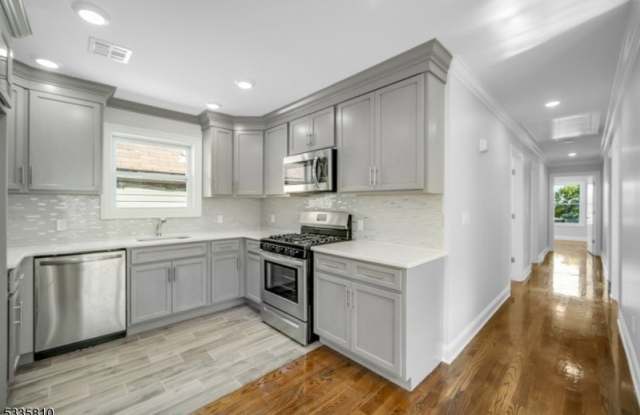 Photo of 146 N 15Th St, Apt 2