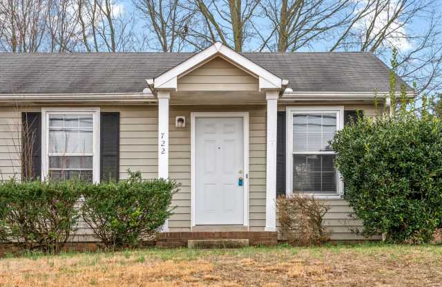 722 Shelton Cr- $300 off 1st Month's Rent with a 12 month Lease - 722 Shelton Circle, Clarksville, TN 37042