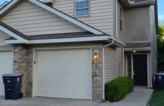 3 BR/2.5BA | Newly Renovated Single Family Home | 2-Car Covered Parking | Large backyard!