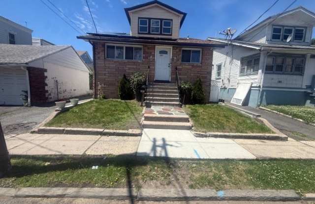 283 Isabella Ave