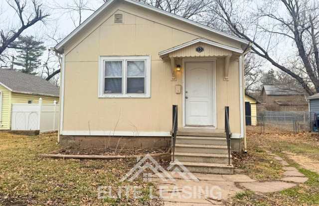 Charming  Spacious 3-Bedroom Rental in Topeka’s Oakland Neighborhood!