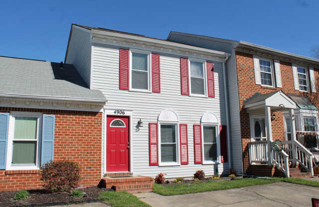 Photo of Updated Townhome in Kempsville Lake! Pet friendly - Fenced Backyard - Community Pool!