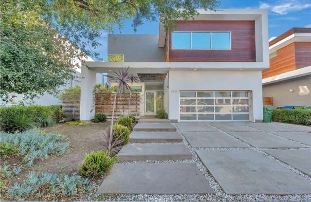 16518 Moorpark Street