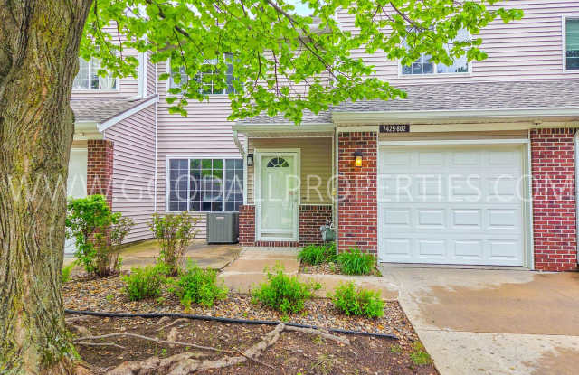 Beautiful 2 bedroom, 1.5 bath Townhouse in West Des Moines with 1-car attached garage
