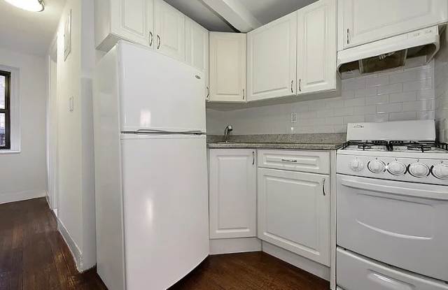 58 W 8th St Apt 4F