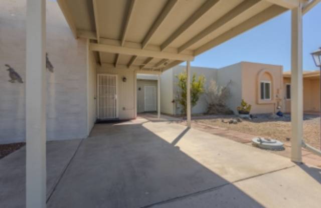 390 North Calle De Las Profetas