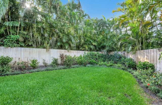 318 SE 7th Avenue unit: 3