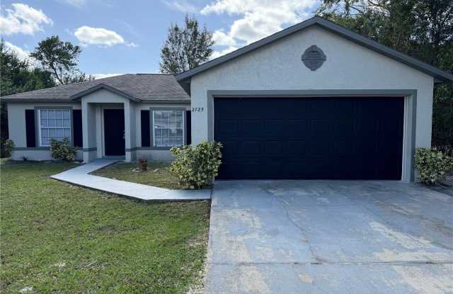 2725 WINDSOR HEIGHTS STREET