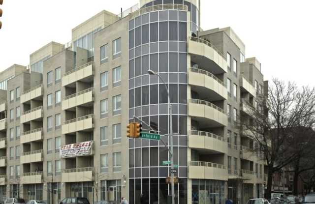 132-03 Sanford Avenue unit: 7E